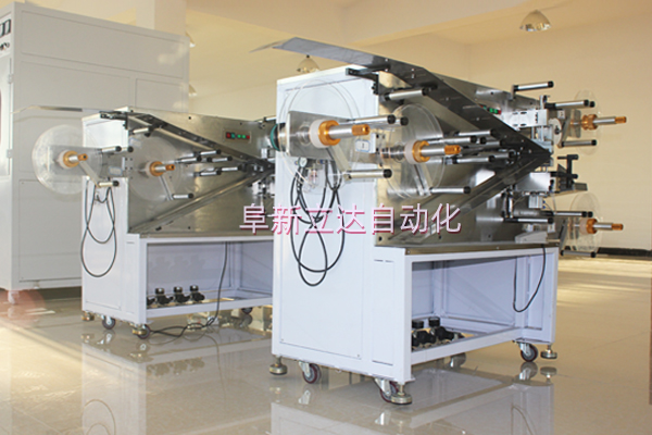 氣動控制張力卷繞機用于啟動電容器的生產(chǎn)中。
